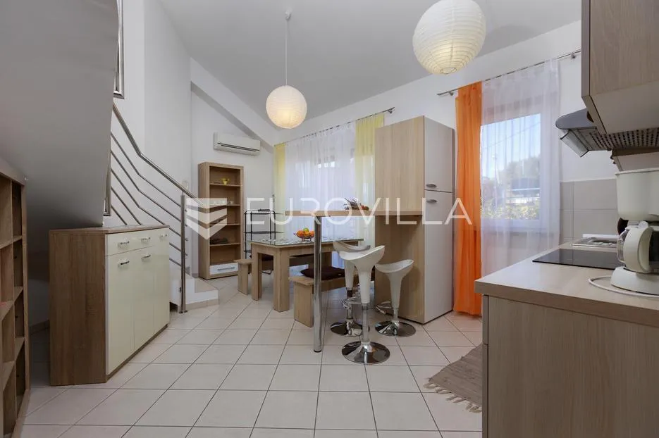 kastav, brestovice, četverosoban stan 85 m² s dnevnim boravkom u potkrovlju, dugoročni najam - slika 9