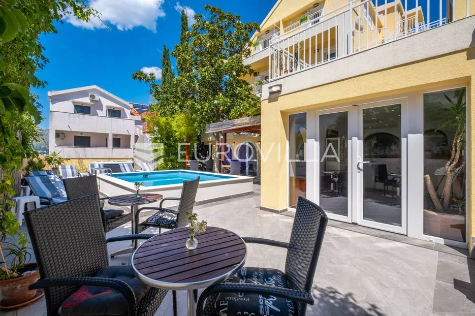 cavtat, vila s 14 apartmana 252 m2 - slika 9