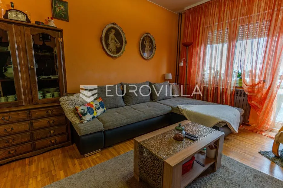 požega, prostrana kuća s dva stana i vrtom - slika 6