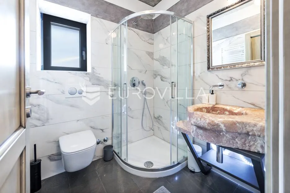 rovinj, šira okolica rovinja posebna samostojeća kuca 200 m² - slika 16