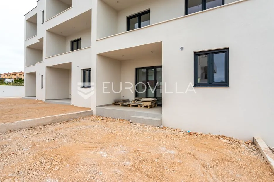 vodice, prostran trosoban stan, 125,82 m² - slika 15