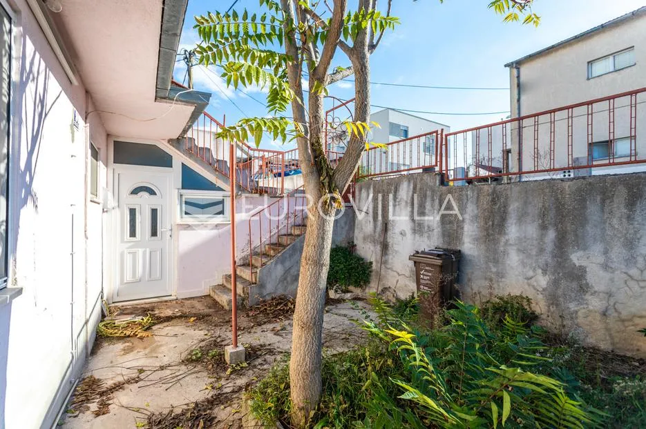 split, brda, stambena prizemnica površine 105 m2 - slika 5
