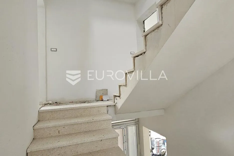 kaštela penthous s pogledom na more, trosoban stan 148,6 m², garaža za dva automobila - slika 12