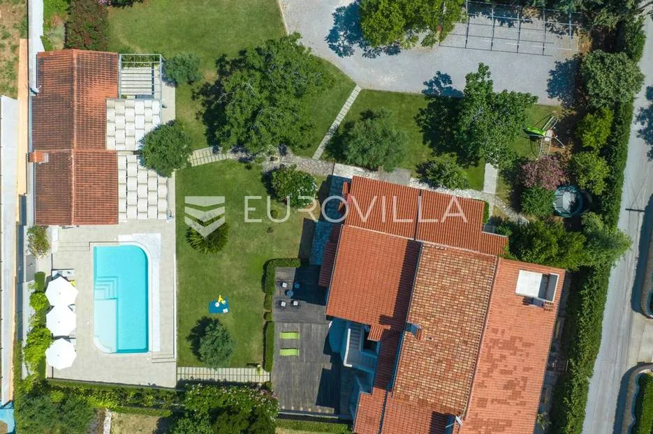 ližnjan: vila s bazenom na prostranoj okućnici - slika 18
