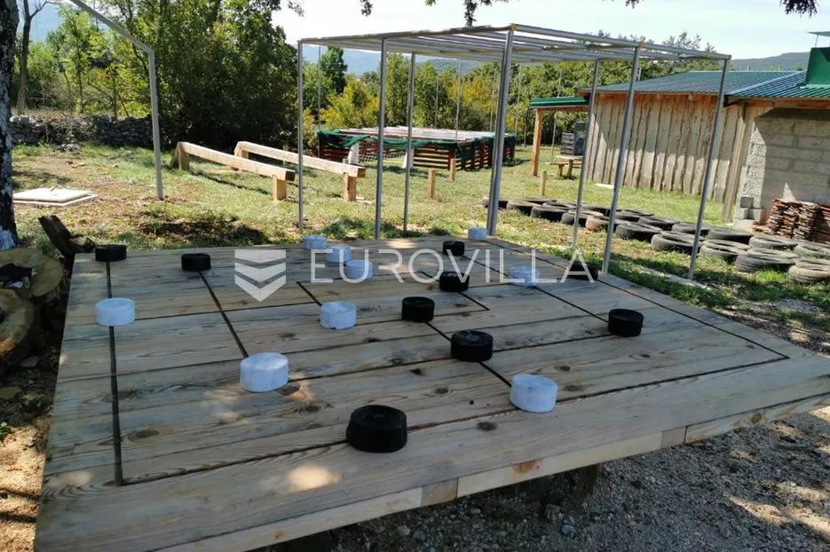 gračac, lijepo imanje u prirodi sa četiri kamene kuće i brojnim sadržajima - slika 25