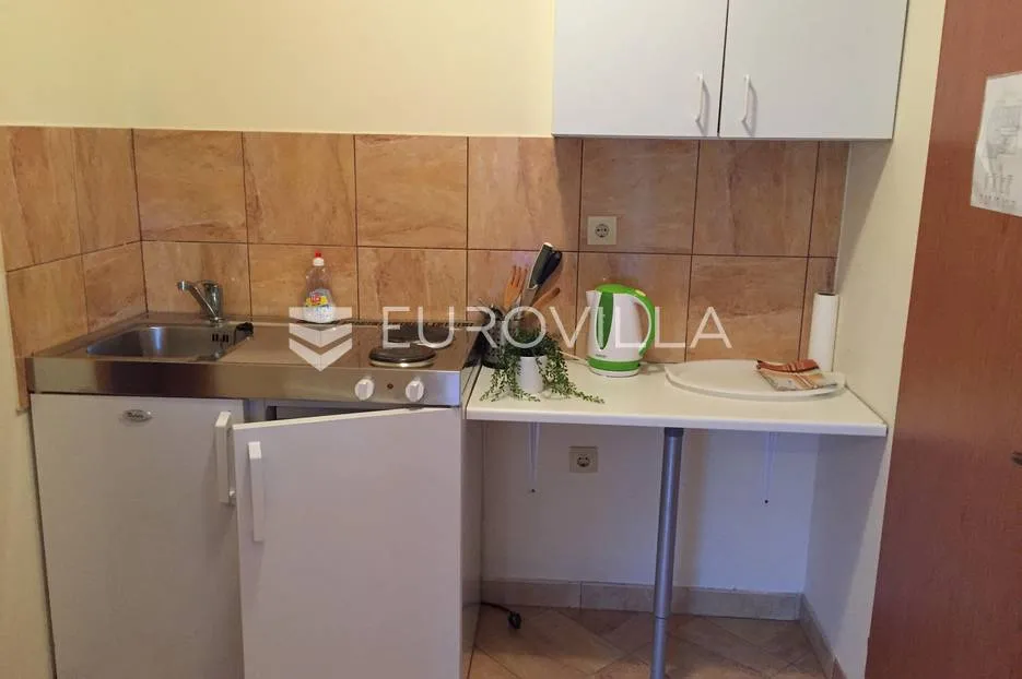 medulin, velika stambena zgrada 300 m od mora - slika 28