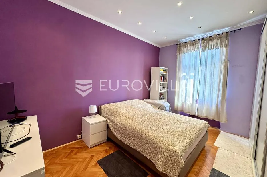 istra, pula, prostran stan u centru s pogledom na grad i more - slika 7