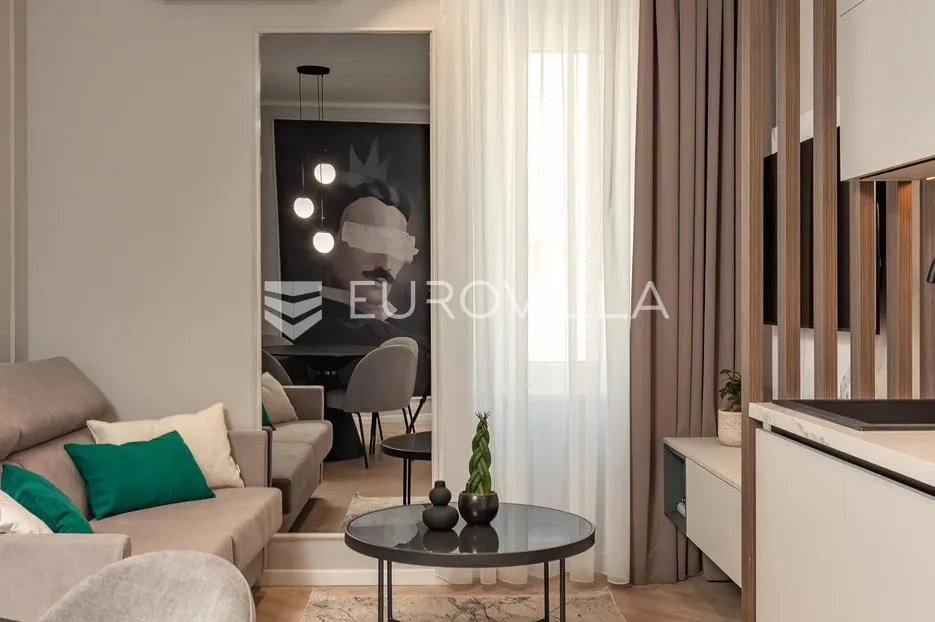 Rijeka, Centar, novouređen luksuzan stan 100 m² s tri apartmana