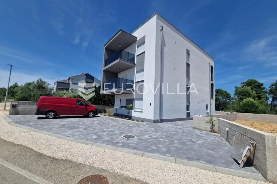 vir, komforan trosoban apartman u centru otoka s pogledom na more i krovnom terasom - slika 42