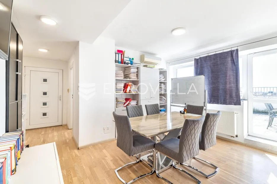zagreb, amruševa, šesterosoban stan površine 129 m² - slika 2
