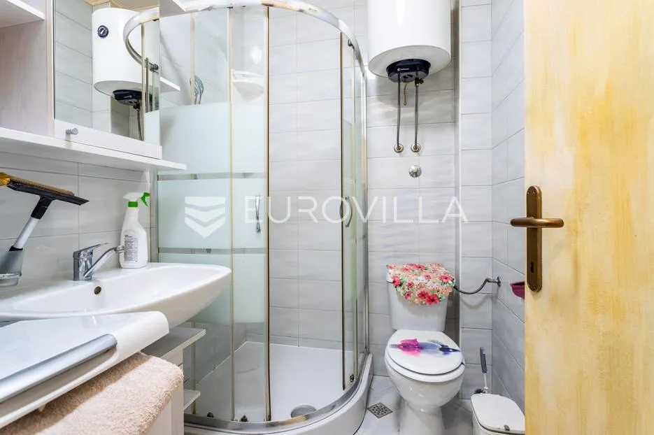kaštel sućurac, kuća s tri stambene jedinice - slika 23