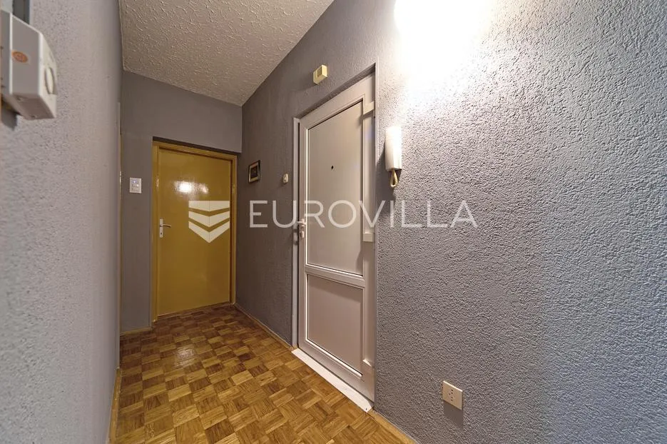 osijek, jug 2, trosoban stan na 2. katu, 49.8 m², obnovljena fasada - slika 6