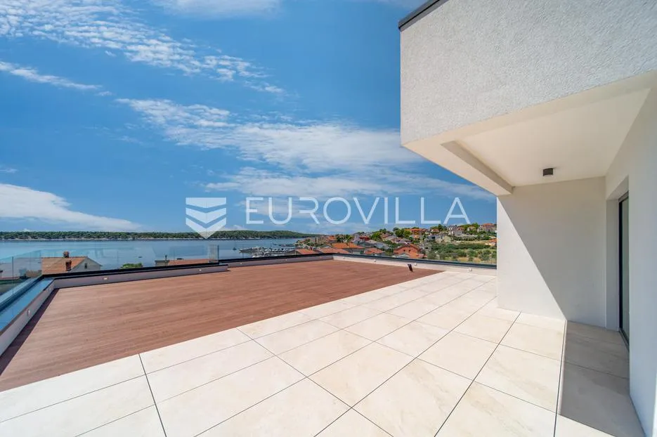 otok rab, barbat, moderan penthouse 107 m², krovna terasa - slika 20