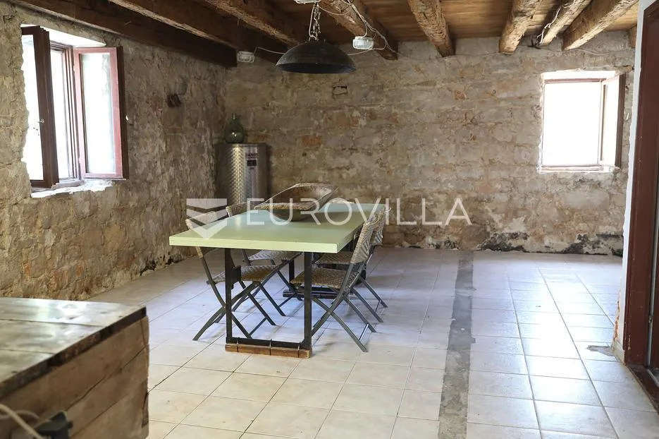 prvić luka, djelomično renovirana kamena kuća, prvi red do mora, 298 m² - slika 20
