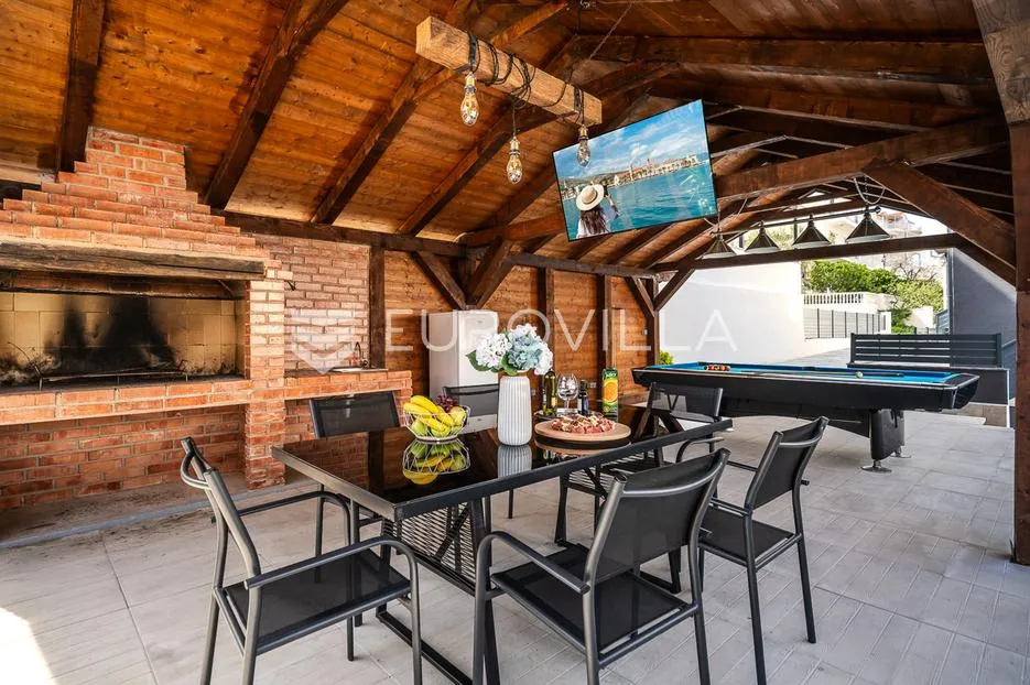 čiovo, okrug, vila sa šest apartmanski jedinica i bazenom - slika 4