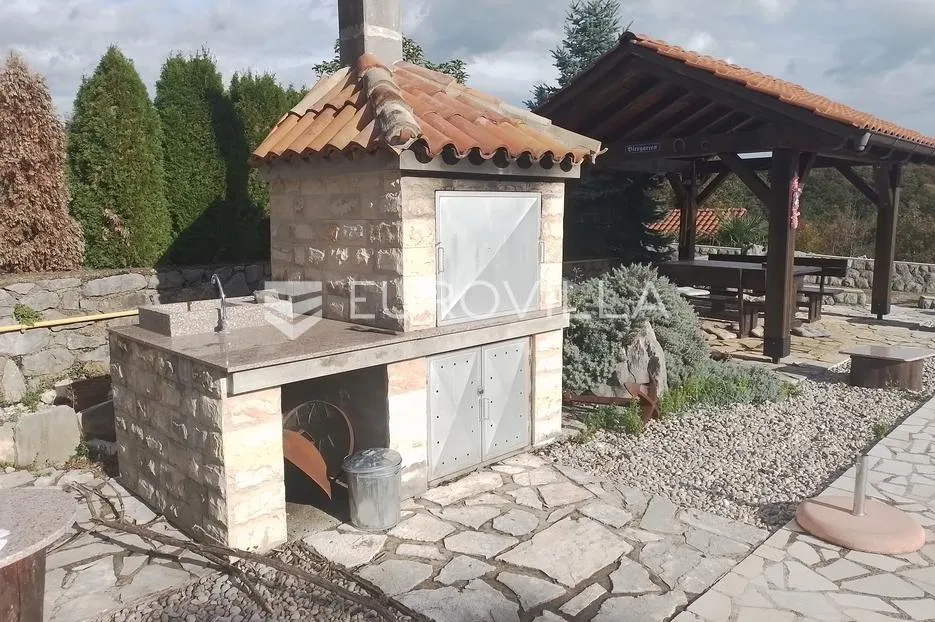 viškovo, marinići, samostojeća obiteljska kuća s tri stana 170m2, bazenom i privatnošću - slika 24