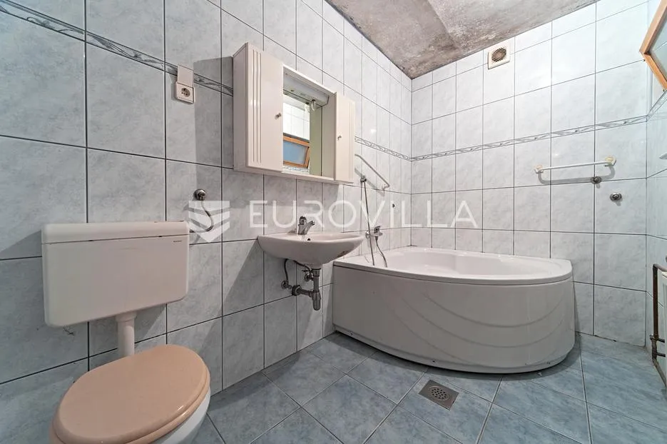 čepin, na prodaju prostrana kuća od 488 m² s tri stambene cjeline - slika 25