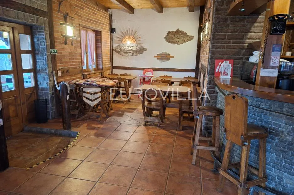 karlovac, poslovni prostor, restoran 300 m², odlična lokacija, sav inventar - slika 2