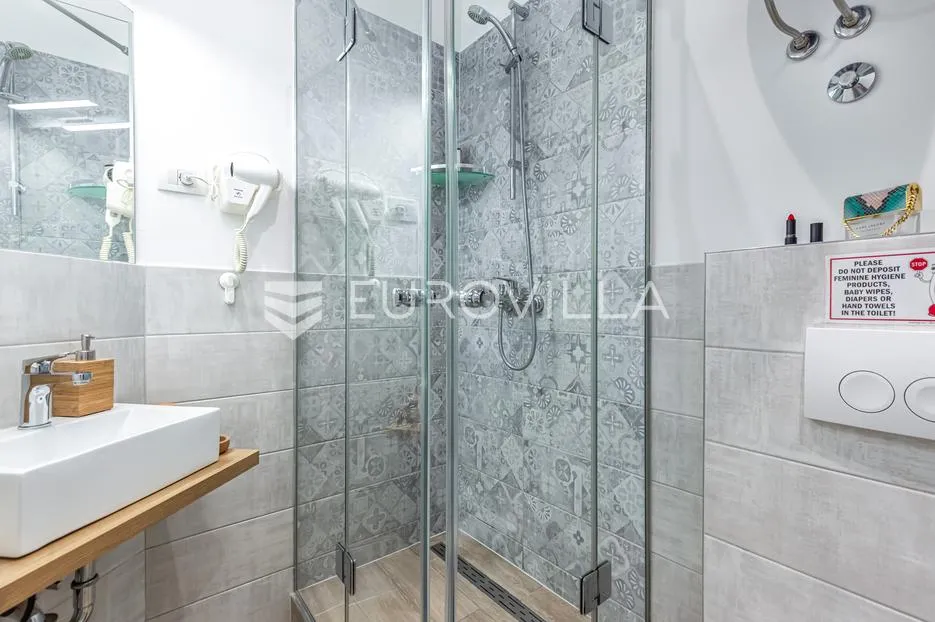 rijeka, centar, novouređen luksuzan stan nkp 98 m2 s tri apartmana - slika 13