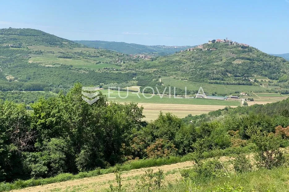 Istra, Motovun, građevinsko zemljište s pogledom na Motovun - Sveti Bartol, Motovun