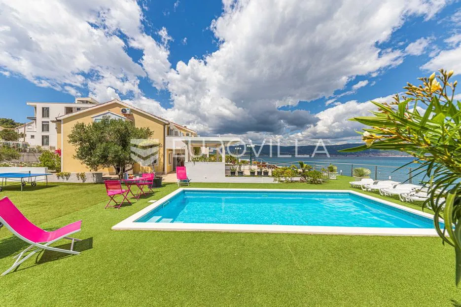 otok čiovo - prekrasna vila direktno na plaži - slika 9