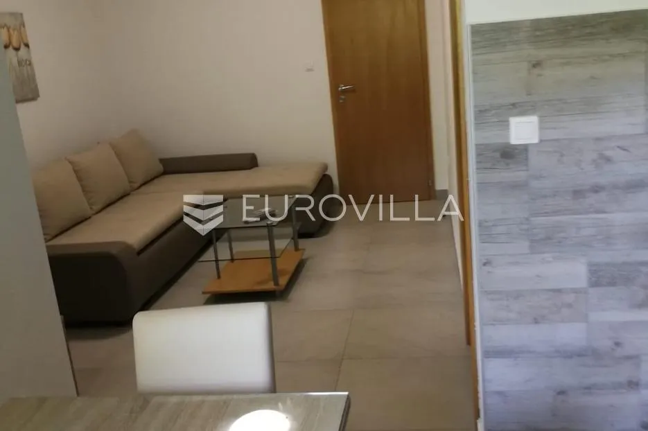 starigrad, tribanj, prostrana kuća s pogledom na more i šest apartmana - slika 37