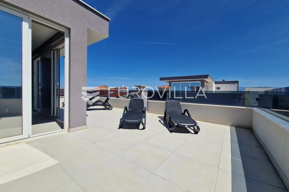 vir, dvoetažni apartman 40 m od mora, krovna terasa s panoramskim pogledom na more - slika 7