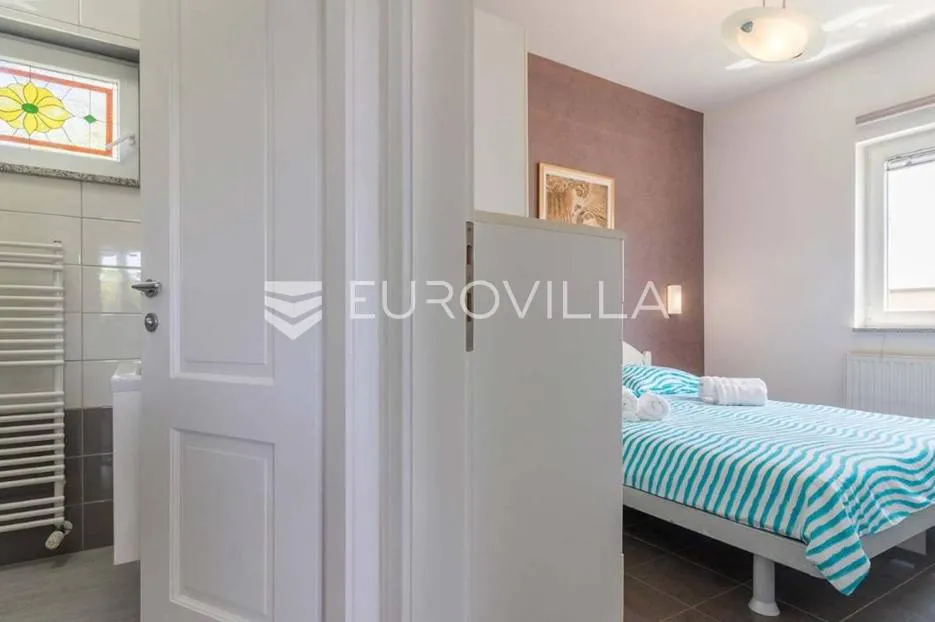 pula, pješčana uvala atraktivna samostojeća vila na velikoj okućnici - slika 36