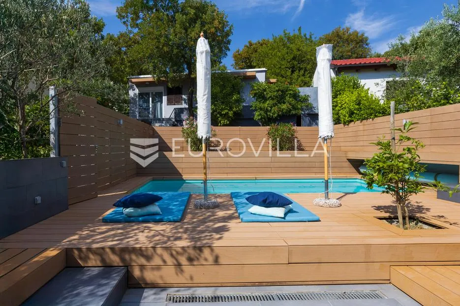 crikvenica, dramalj, moderan trosoban apartman s jacuzzijem, vrtom, bazenom i pogledom na more - slika 2