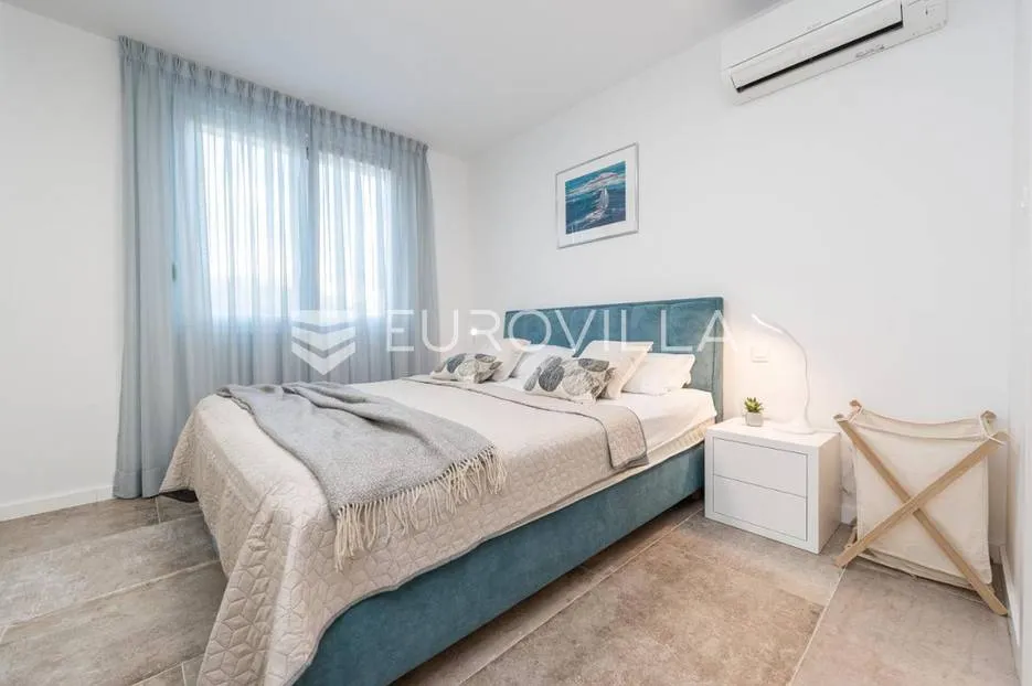 pag, mandre, prekrasna kuća s bazenom i pogledom na more - slika 13