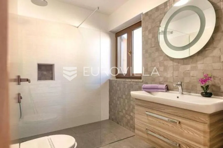 pula, apartmanska kuća s bazenom na uređenoj okućnici, 350 m od mora - slika 32