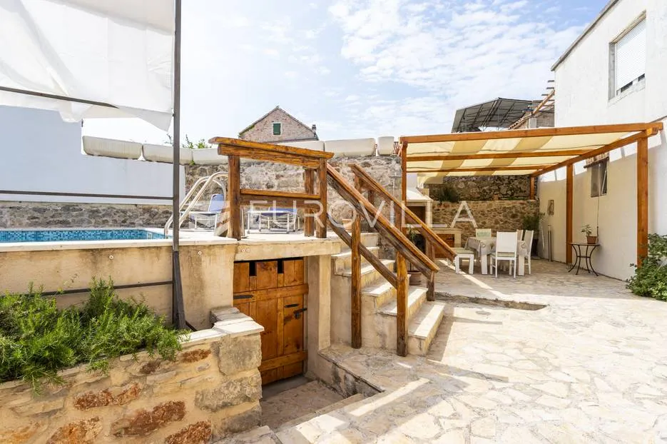 hvar, vrbanj, renovirana kamena kuća - slika 44