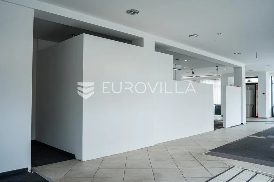 vinkovci, centar, atraktivan poslovni prostor 168 m² na frekventnoj kutnoj lokaciji - slika 4