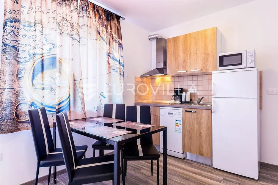 istra, medulin, velika samostojeća kuća sa 7 apartmana 100 m od mora - slika 10
