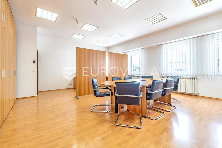 Zagreb, Savica, Šanci, poslovna zgrada uredsko skladišne namjene 280 m²