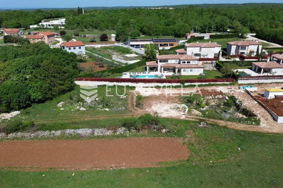 Istra, Ladići, ekskluzivno zemljište s građevinskom dozvolom za obiteljsku vilu s bazenom - Mrgani, Kanfanar