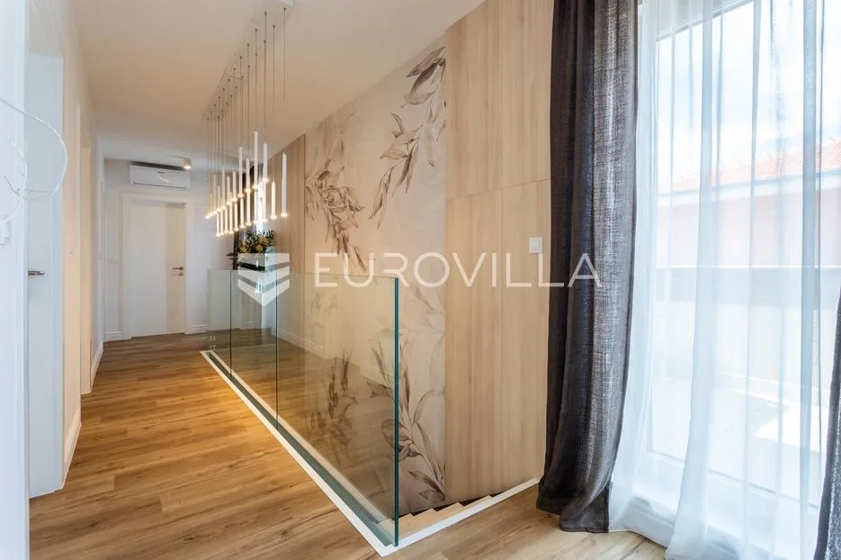 trogir, plano, fantastična vila za dugoročan najam - slika 29