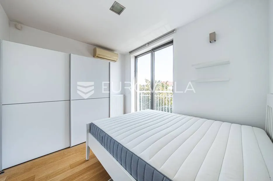 zagreb, maksimir, najam ekskluzivnog peterosobnog stana 135 m2 - slika 19