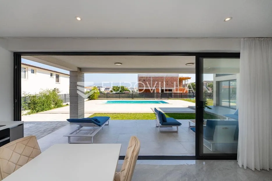 zadar, vir, luksuzna villa sa šest stambenih jedinica, samo 250m od mora - slika 16