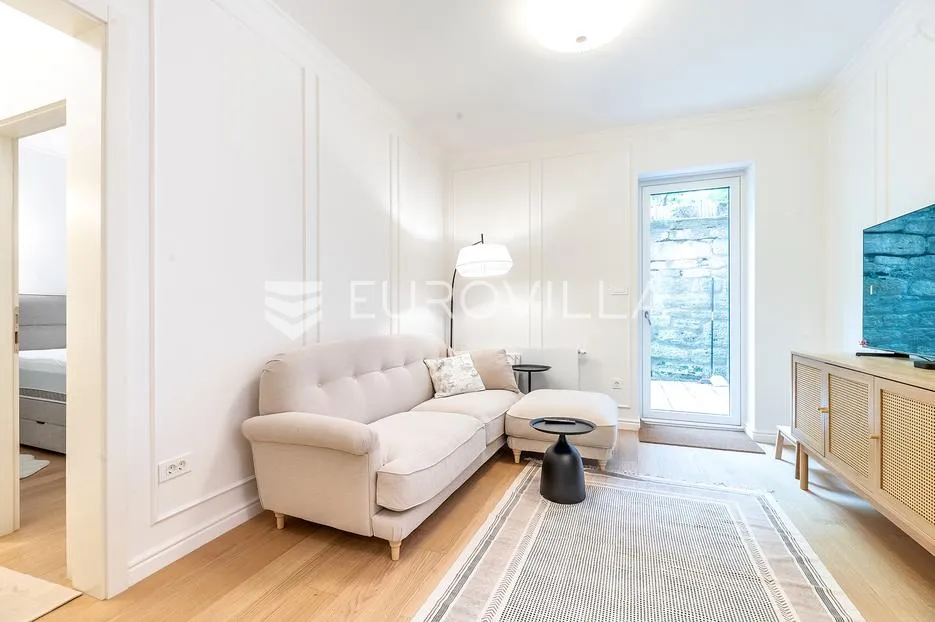 Zagreb, Centar, Ilica novouređen dvosoban stan s vrtom i terasom, 60 m²