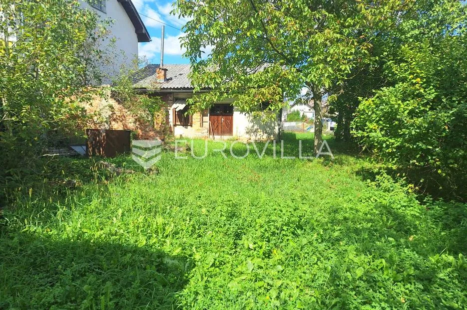karlovac, švarča, građevinsko zemljše 1612 m² na mirnoj lokaciji - slika 2