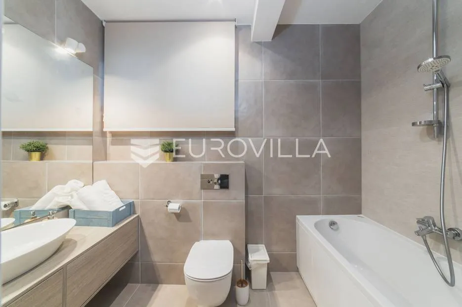 trogir, luksuzna vila s bazenom, nkp 368 m2 - slika 35