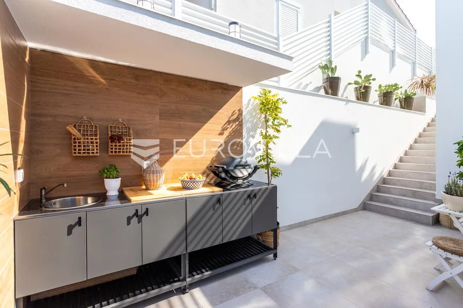 rogoznica, ražanj, prekrasna kuća s bazenom i pogledom na more, 390,51 m² - slika 31