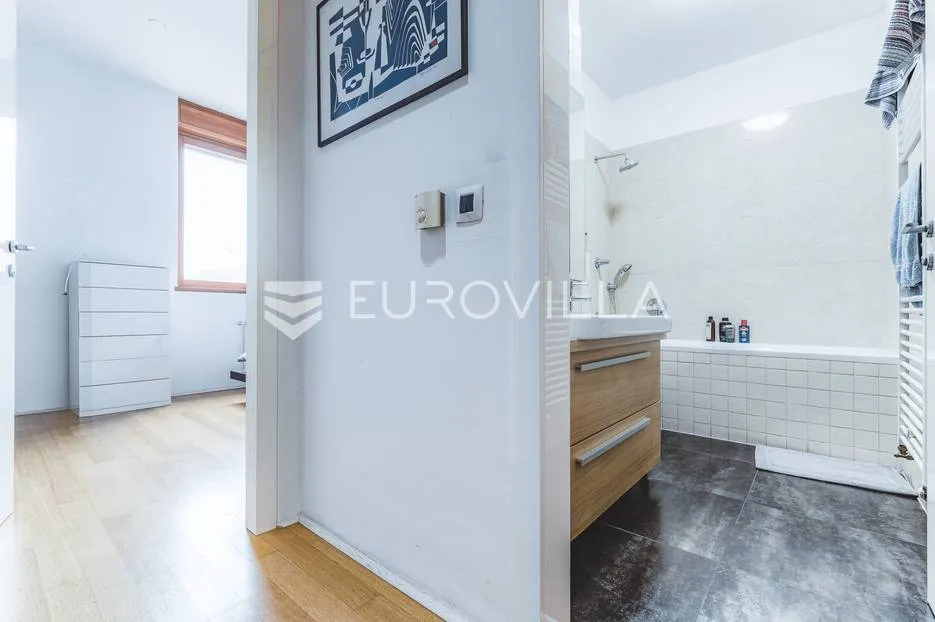 zagreb, medveščak, izvrstan trosoban penthouse! - slika 11