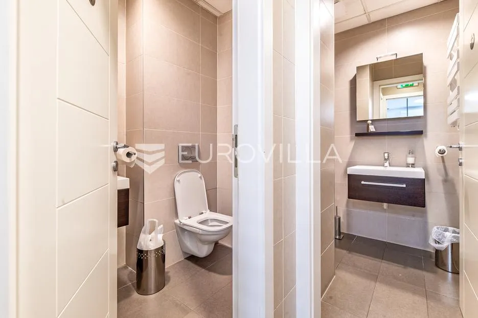 zagreb, radnička, uredski poslovni prostor s dva garažna parkirna mjesta, 55 m² - slika 4