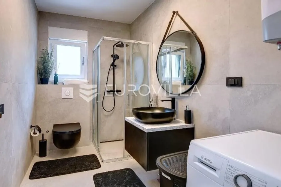 istra, krnica, prekrasna moderna vila od 135 m² na velikoj uređenoj okućnici - slika 23