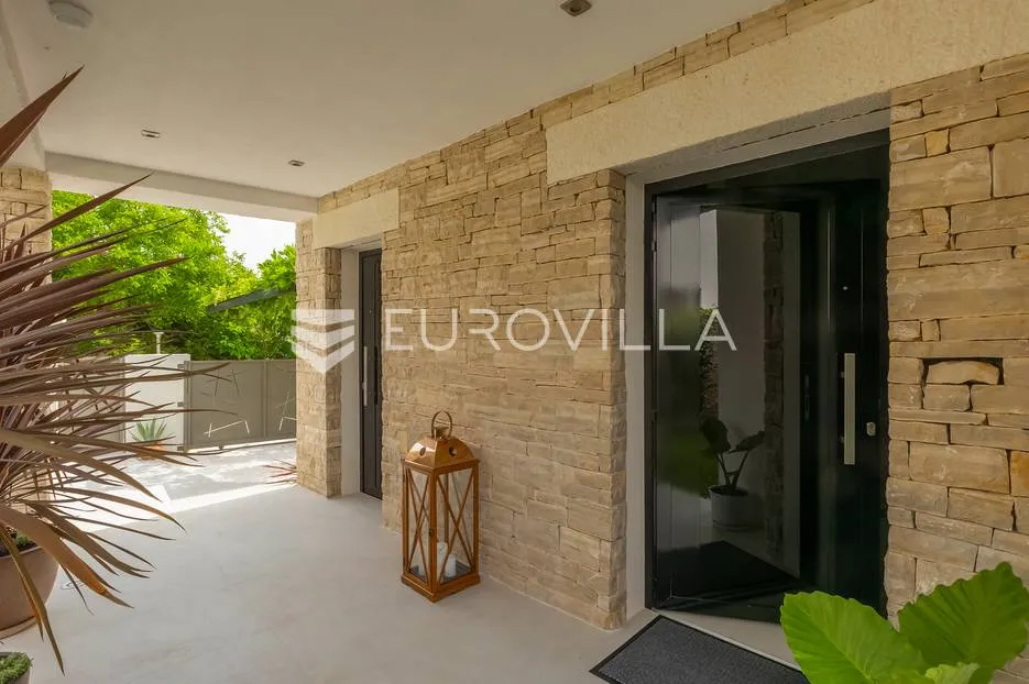 rovinj, rovinjsko selo, prekrasna villa s wellnessom i bazenom, 224 m² - slika 39