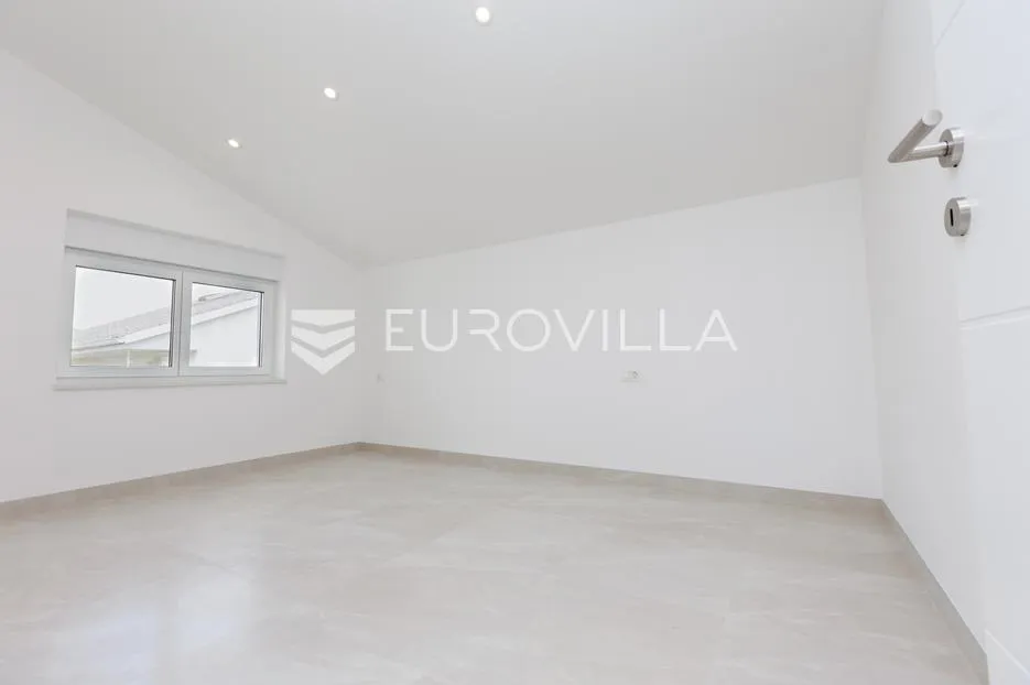 crikvenica, trosoban stan nkp 68 m² s panormaskim pogledom na more - slika 15
