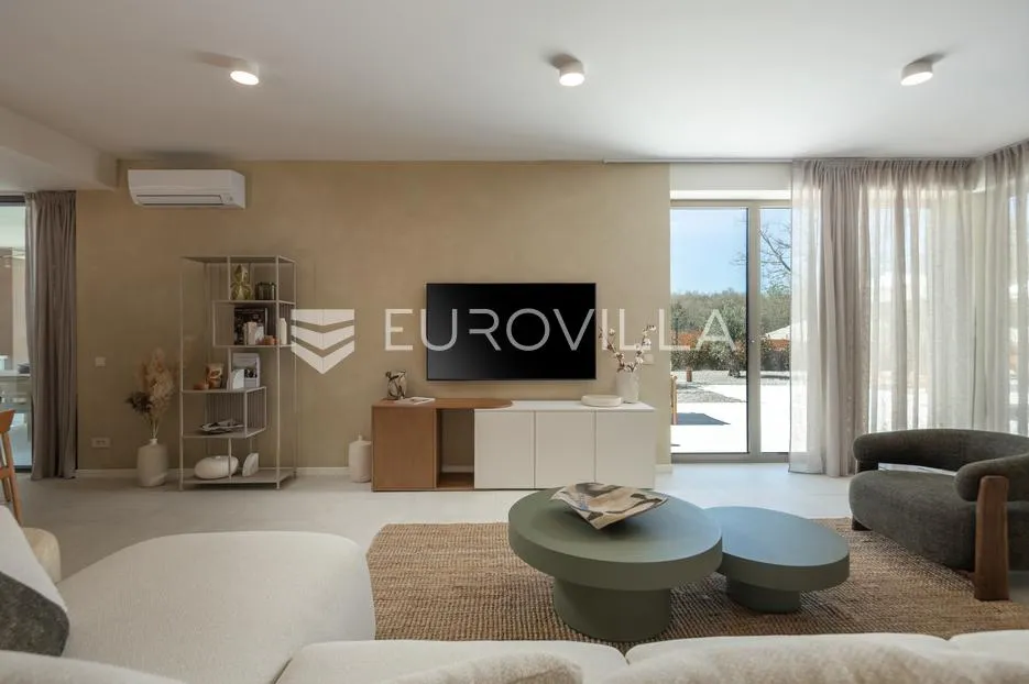 istra, labin, vrhunska moderna villa "e", grijani bazen 48 m², 2642 m² uređene okućnice - slika 49