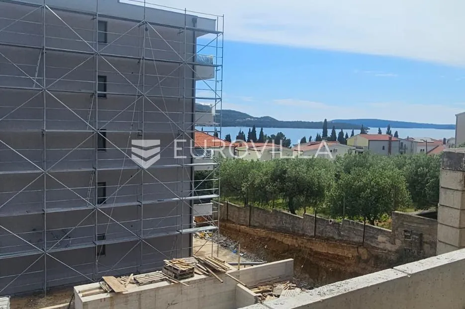 trogir, seget donji stan 87,6 m² s pogledom na more, novogradnja s garažom i liftom - slika 4